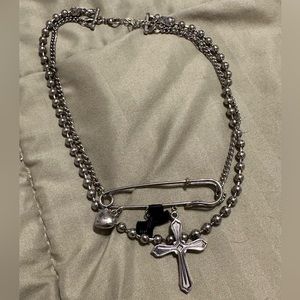 🤍HOT TOPIC NECKLACE🤍